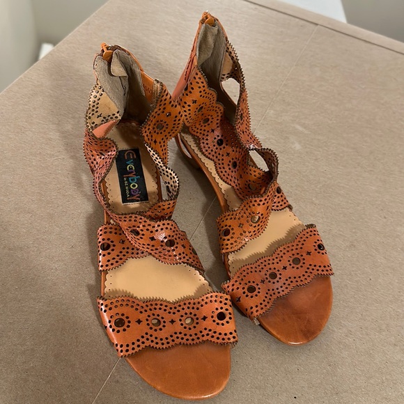 Everybody By BZ Moda - Brown Leather Cut Out Sandals - Picture 2 of 7